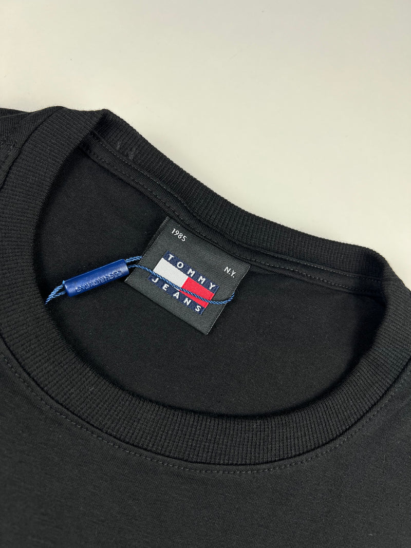 Camiseta Tommy Jeans - Preta - Pima Strech