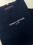 Camiseta Tommy Hilfiger - Azul Marinho  - Importada