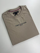 Camiseta Tommy Hilfiger - Marrom - Seda Pima