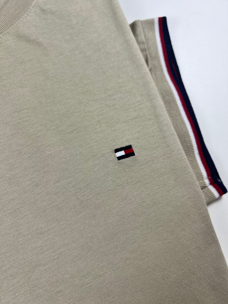 Camiseta Tommy Hilfiger - Bege - Importada
