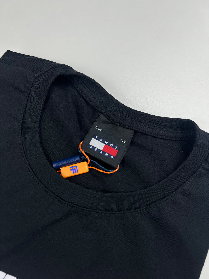 Camiseta Tommy Jeans - Preta - Seda Pima