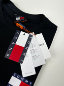Camiseta Tommy Jeans - Preta - Seda Pima