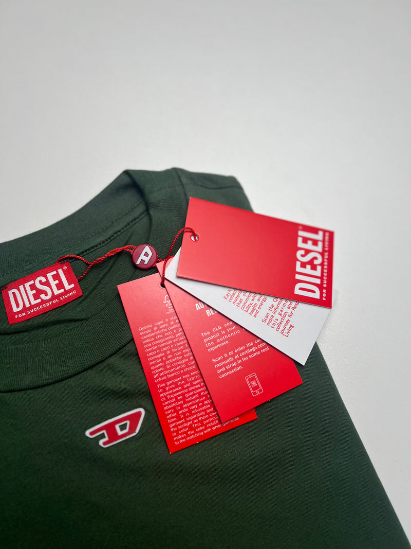 Camiseta Diesel - Verde Militar - Importada