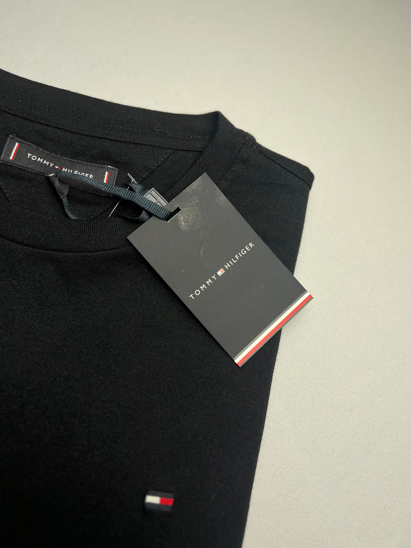 Camiseta Tommy Hilfiger - Preta - Importada