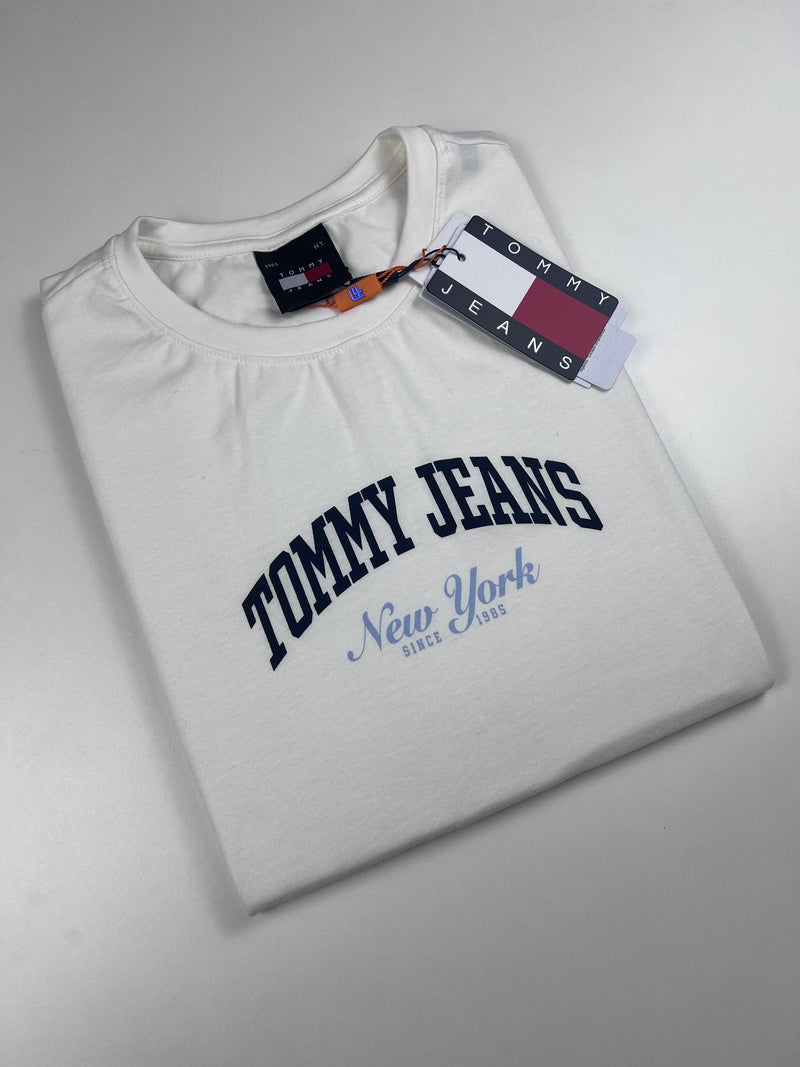 Camiseta Tommy Jeans - Off White - Seda Pima