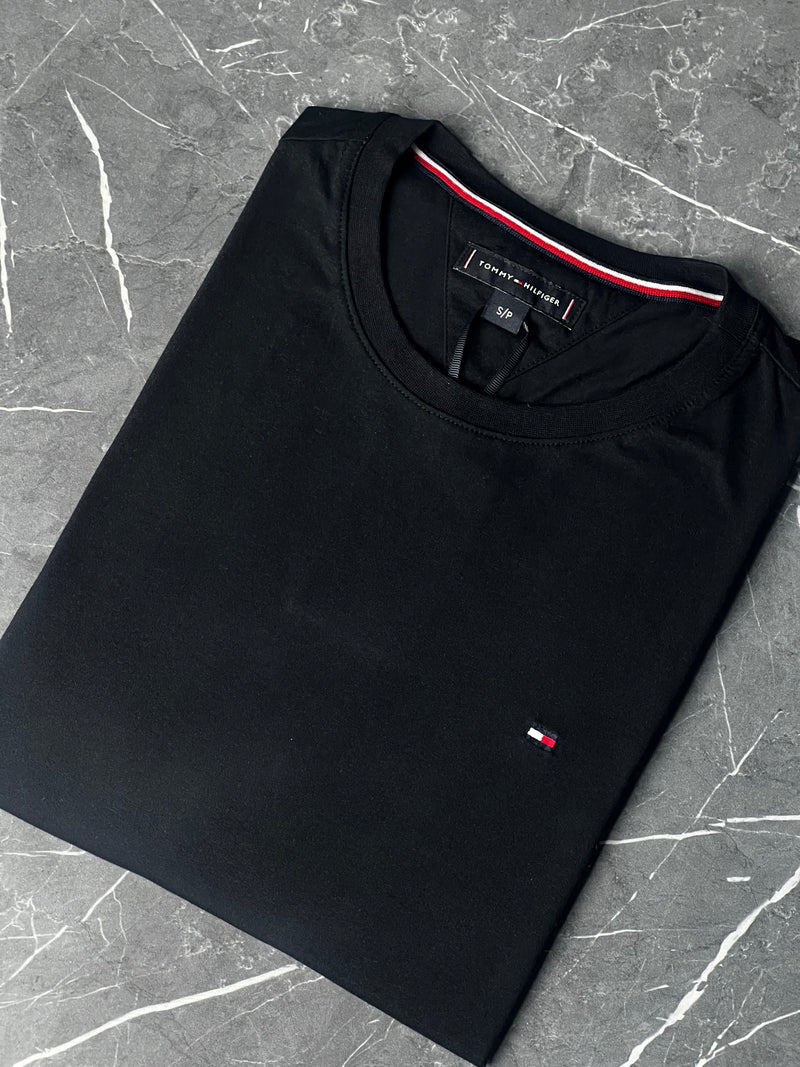 Camiseta Tommy Hilfiger - Preta - Seda Pima