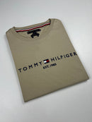 Camiseta Tommy Hilfiger - Bege - Importada