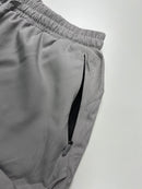 Performance 2/1 Shorts On - Cinza