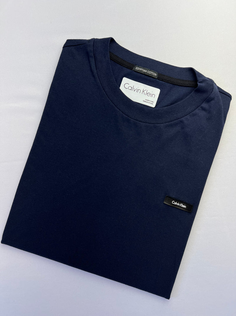Camiseta Calvin Klein - Azul Marinho - Importada