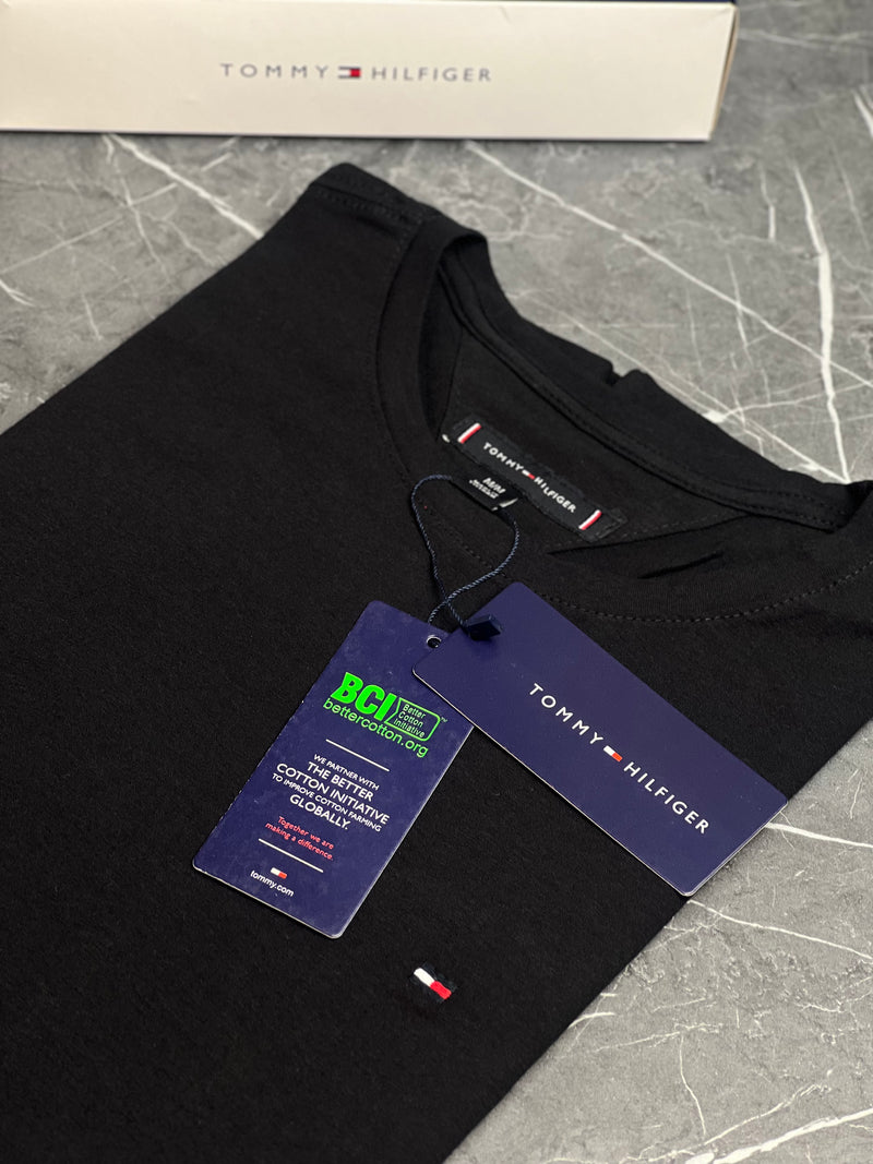 Camiseta Tommy Hilfiger- Preta - Algodão Egípcio