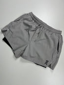 Performance 2/1 Shorts On - Cinza