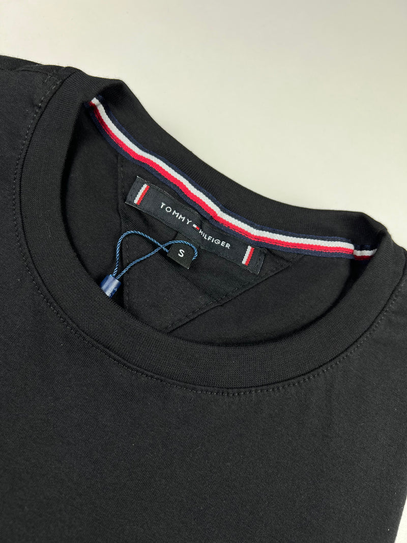 Camiseta Tommy Hilfiger - Preta - Seda Pima