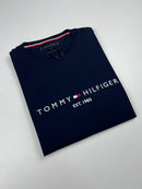 Camiseta Tommy Hilfiger - Azul Marinho - Importada