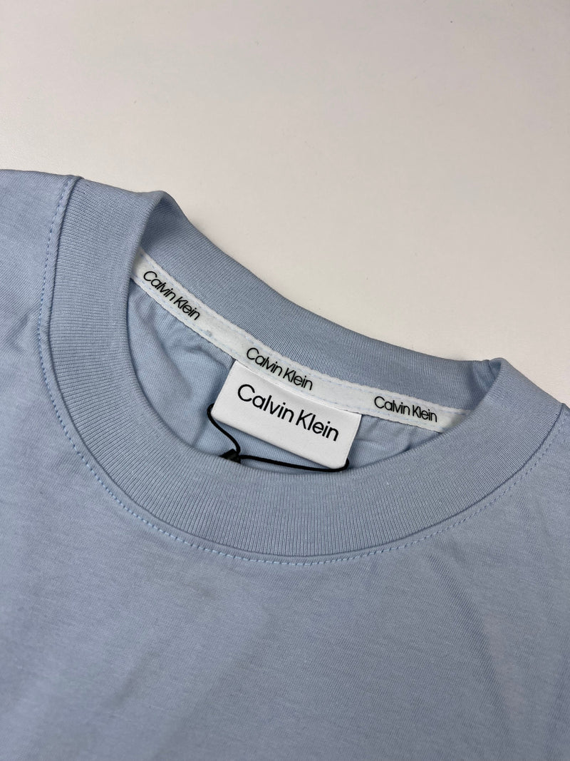 Camiseta Calvin Klein - Azul Bebê - Importada