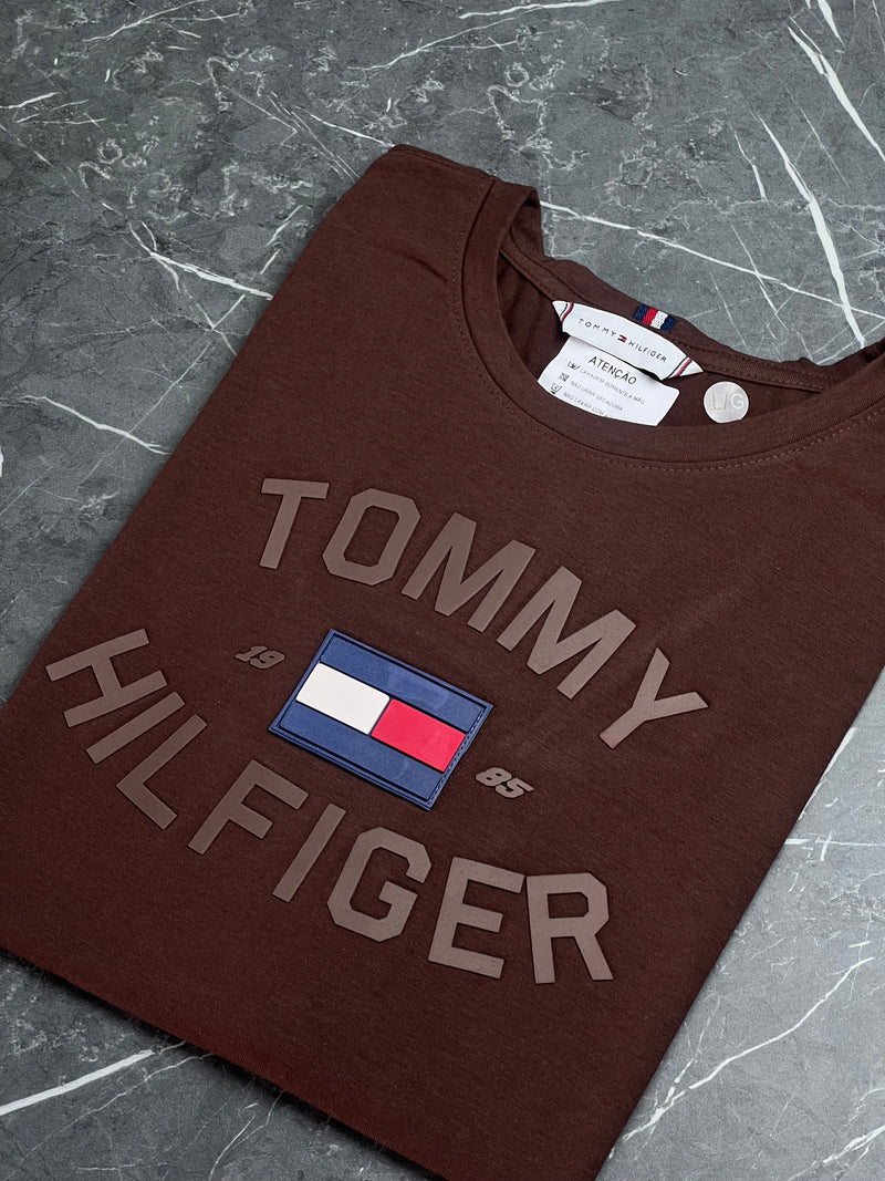 Camiseta Tommy Hilfiger - Marrom - Algodão Egípcio