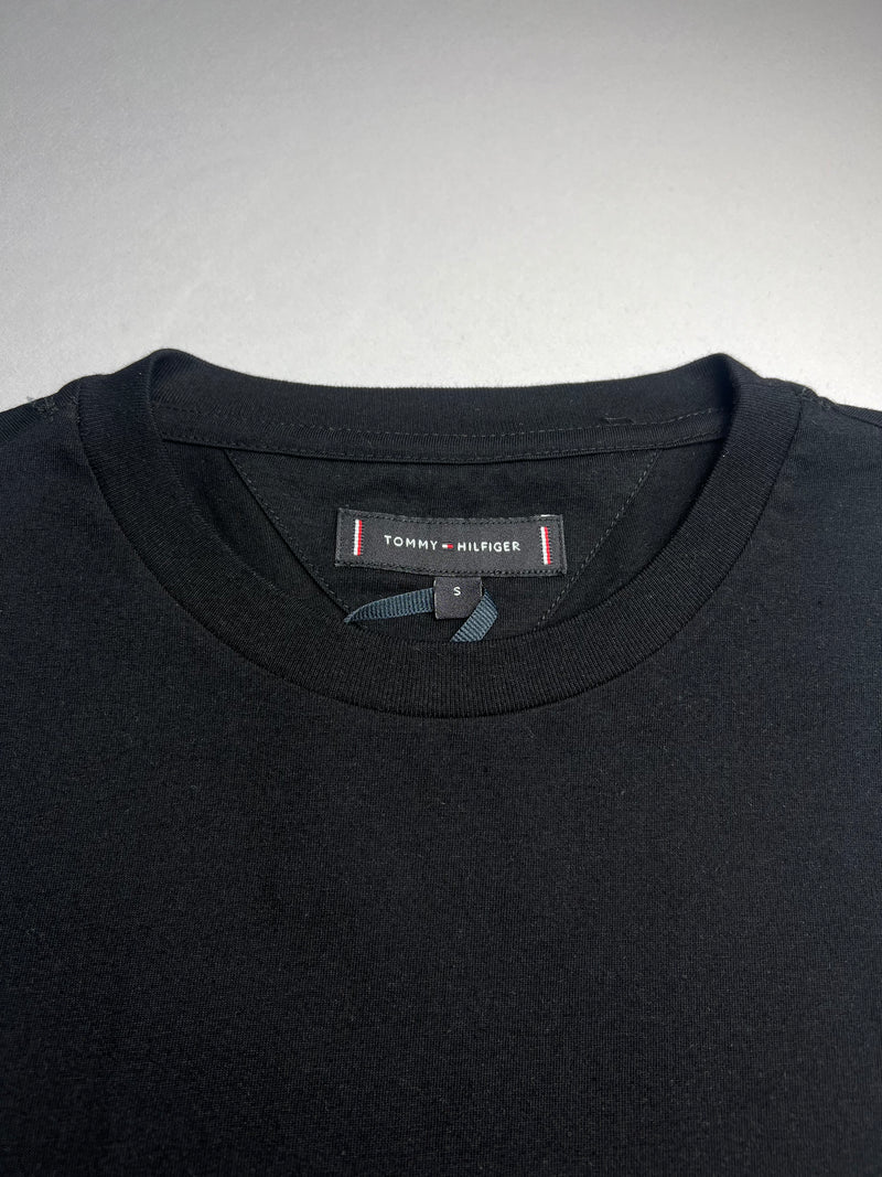 Camiseta Tommy Hilfiger - Preta - Importada