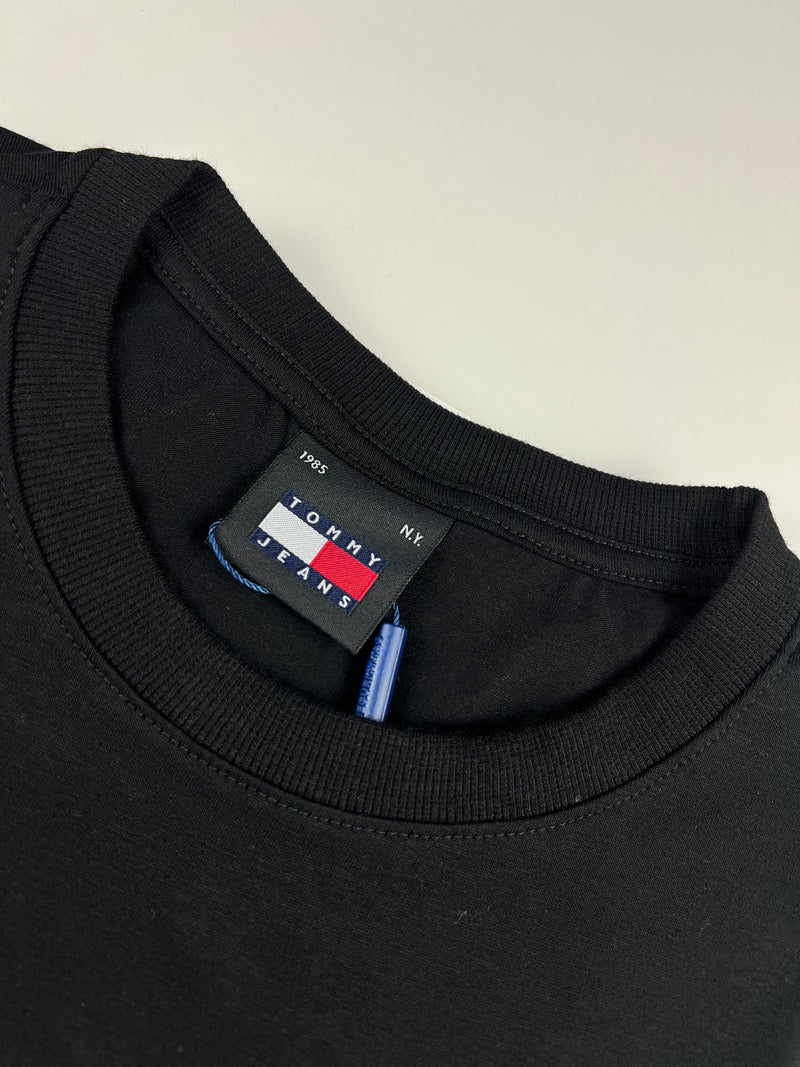 Camiseta Tommy Jeans - Preta - Pima Strech
