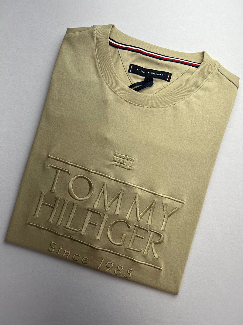 Camiseta Tommy Hilfiger - Bege - Importada