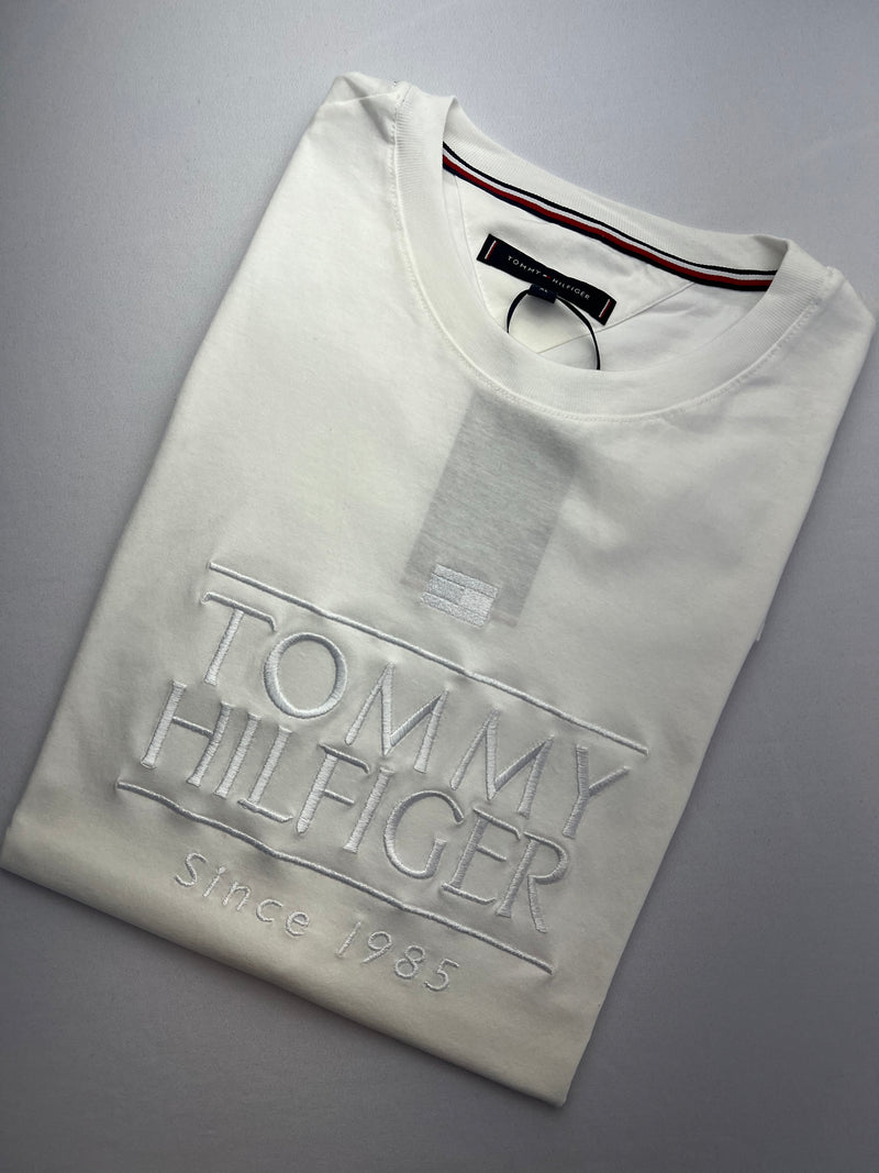 Camiseta Tommy Hilfiger - Branca - Importada