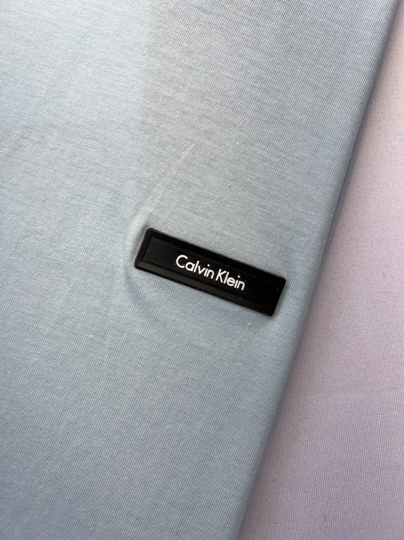 Camiseta Calvin Klein - Azul Bebê - Importada