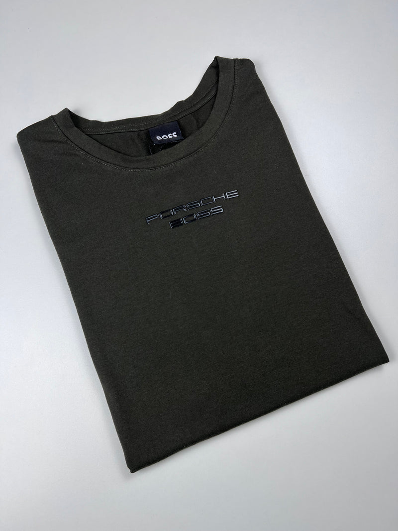 Camiseta Porsche x Boss  - Verde Militar - Algodão Egípicio
