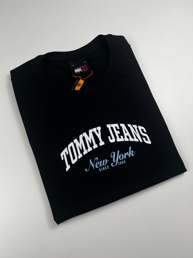 Camiseta Tommy Jeans - Preta - Seda Pima