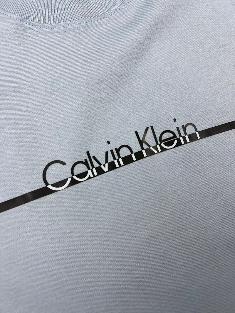 Camiseta Calvin Klein - Azul Bebê - Importada