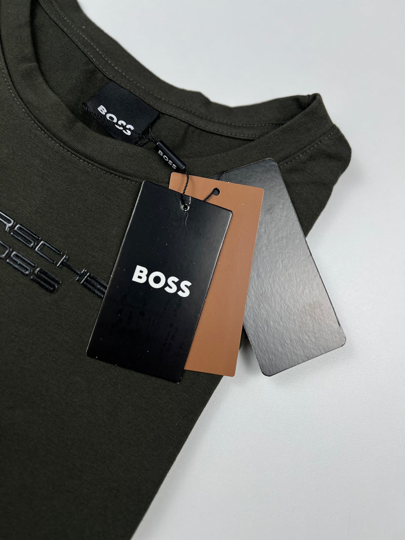 Camiseta Porsche x Boss  - Verde Militar - Algodão Egípicio